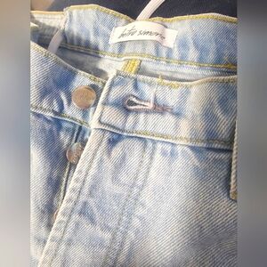 Betro Simone Light Wash Mom Jeans Size 32